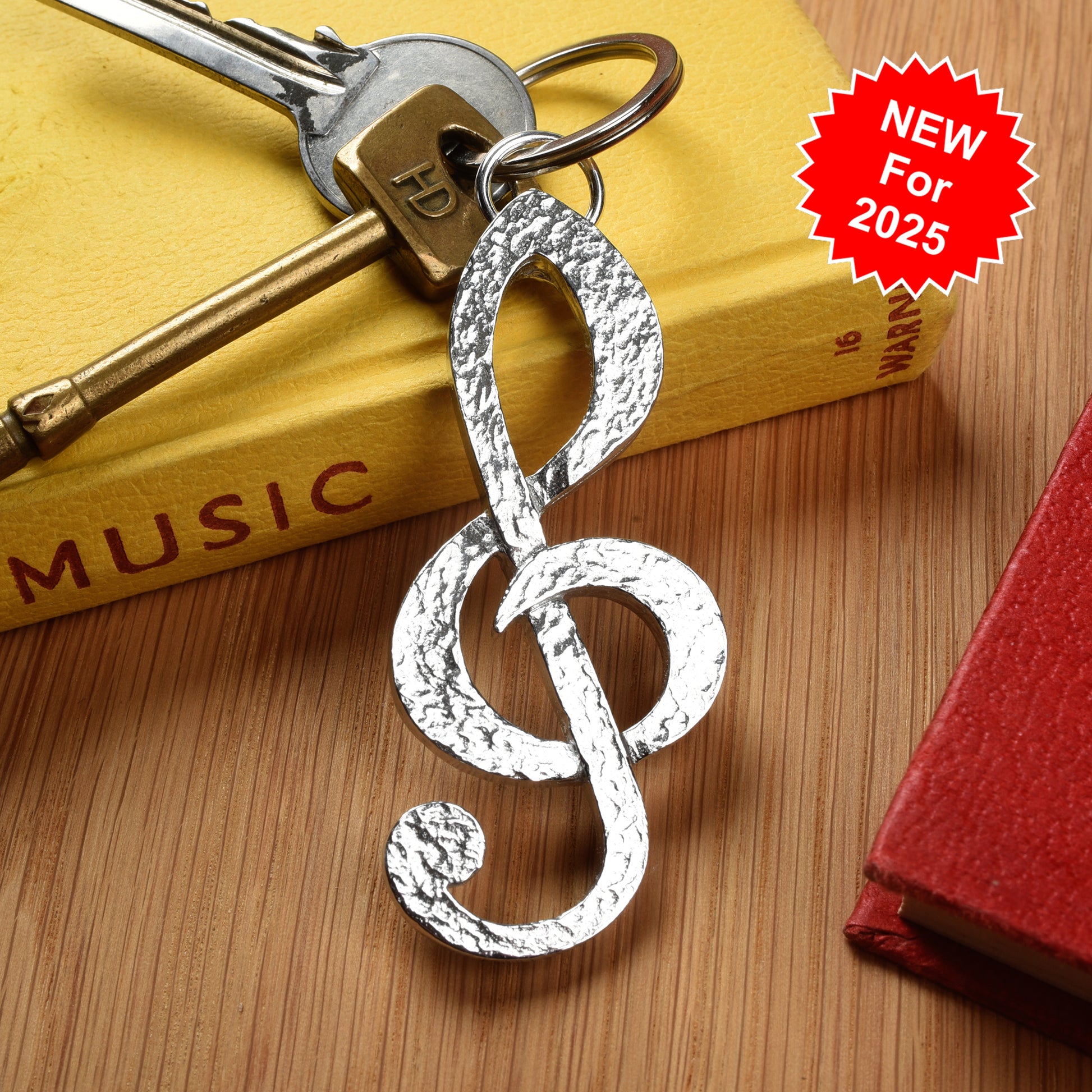 Treble clef pewter keyring or key chain 3 inches tall it makes the perfect gift for music lovers. Musical gifts handmade in the UK