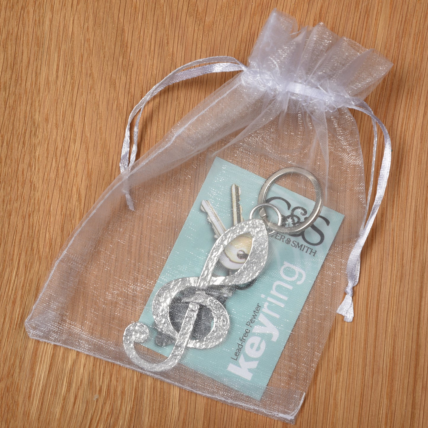 Treble clef pewter keyring or key chain 3 inches tall it makes the perfect gift for music lovers. Musical gifts handmade in the UK
