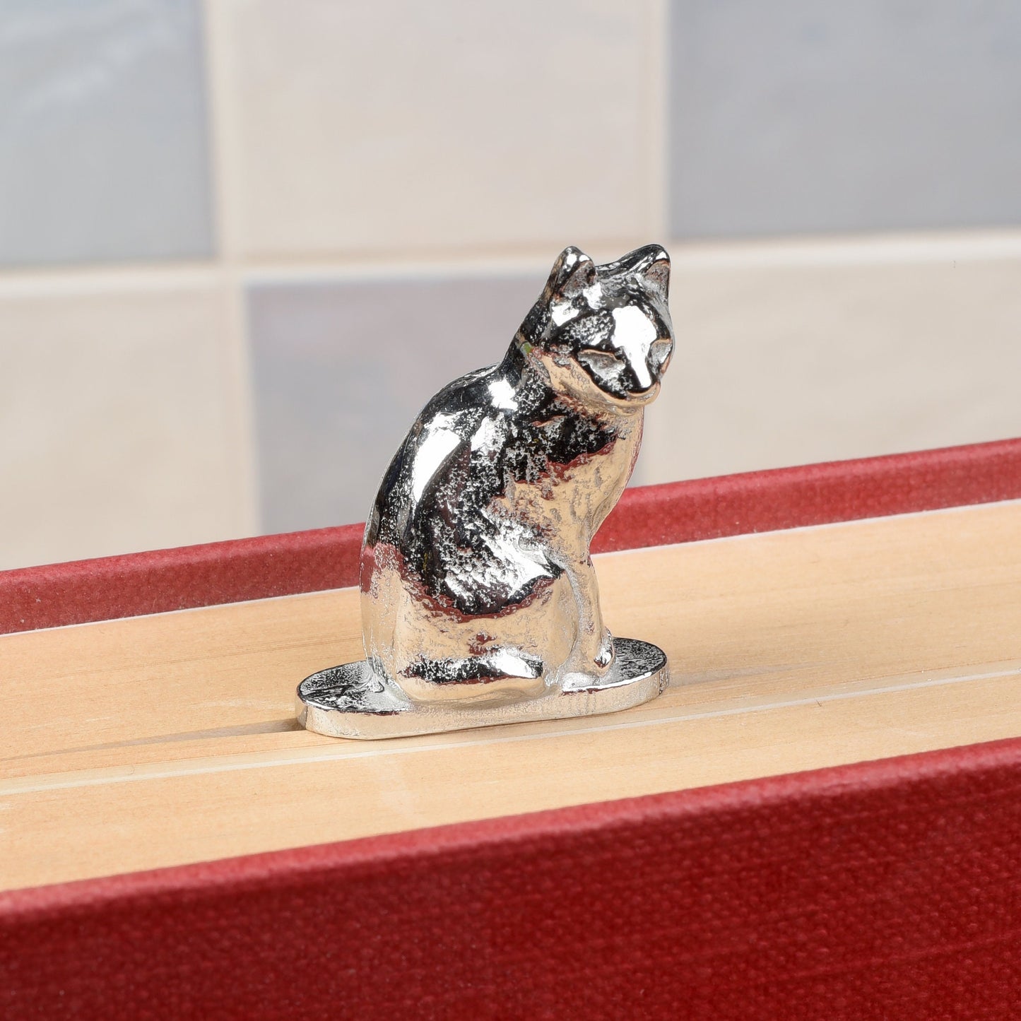 A personalised engraved pewter metal bookmark with a cat sculpture on the top. On the front the quotation 'Cats, books, life is good'. We engrave the back with your message. Gifts for cat lovers, book lovers gifts, cat gifts.