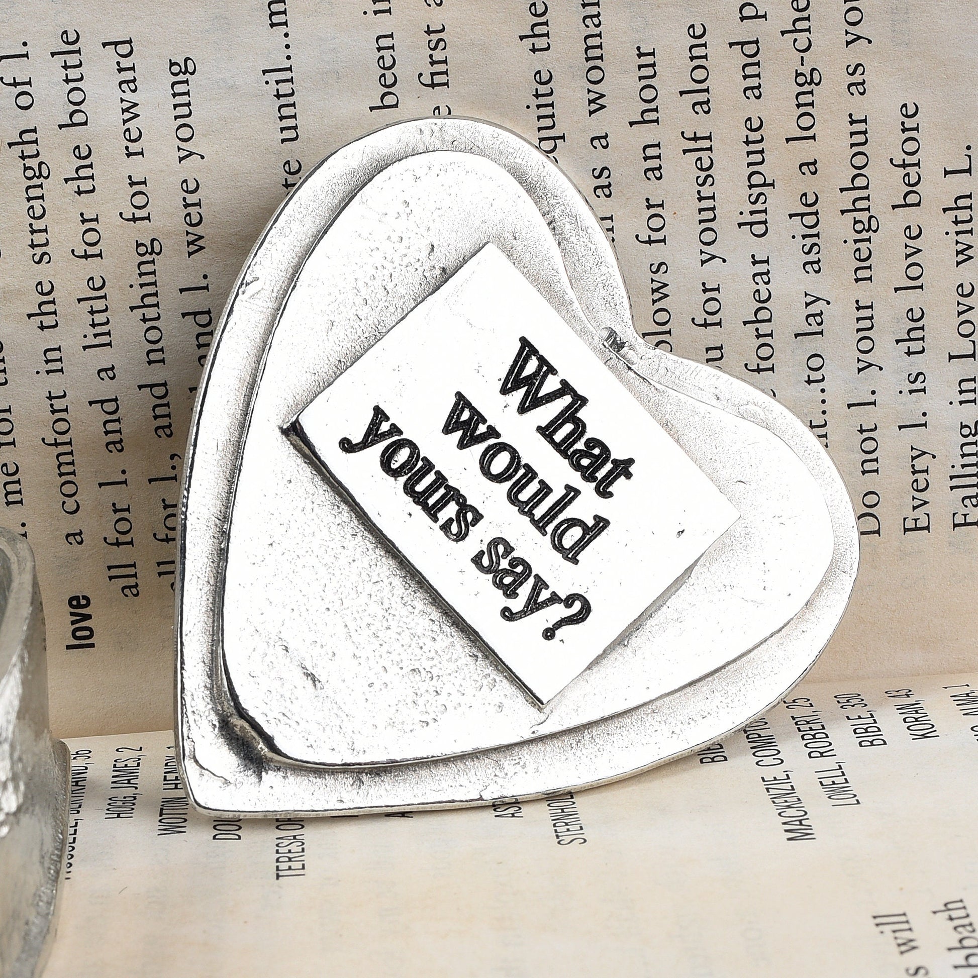 A personalised heart shaped pewter keepsake box has an amethyst stone in the middle. The underside of the lid can be engraved with your personalised message. A perfect 10th (Tin) ten year wedding anniversary gift (Our pewter is 95% tin).