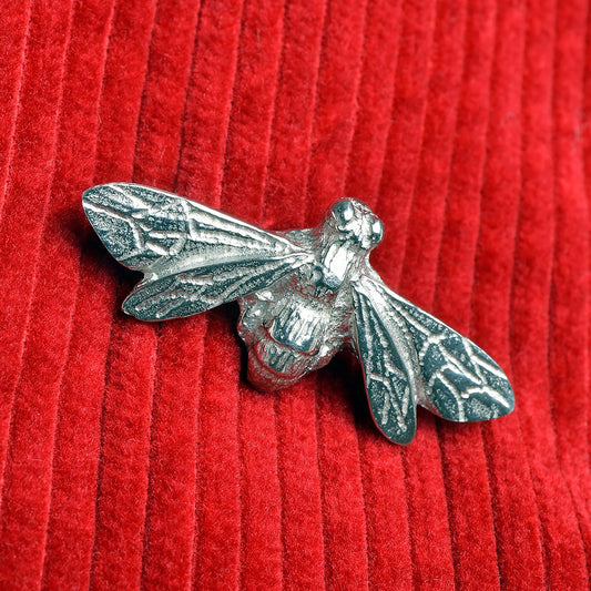 A beautifully detailed pewter honey bee brooch. Gifts for bee lovers, bee gifts. This attractive bee brooch features delicately 'lacey' wings and an intricately sculpted body in celebration of our much-loved honey bees.