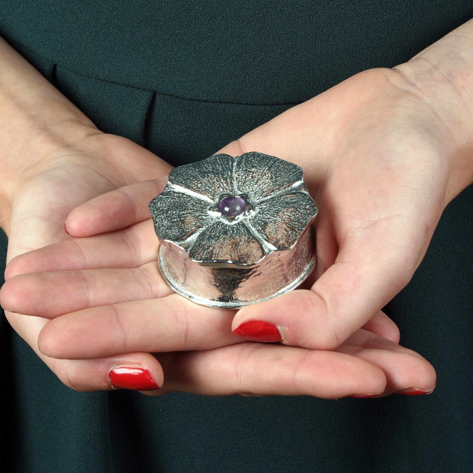 A forget me not flower pewter keepsake trinket box with an amethyst stone in the middle. A perfect 10th (Tin) ten year wedding anniversary gift (Our pewter is 95% tin). Great gifts for bridesmaids or a small wedding gift.