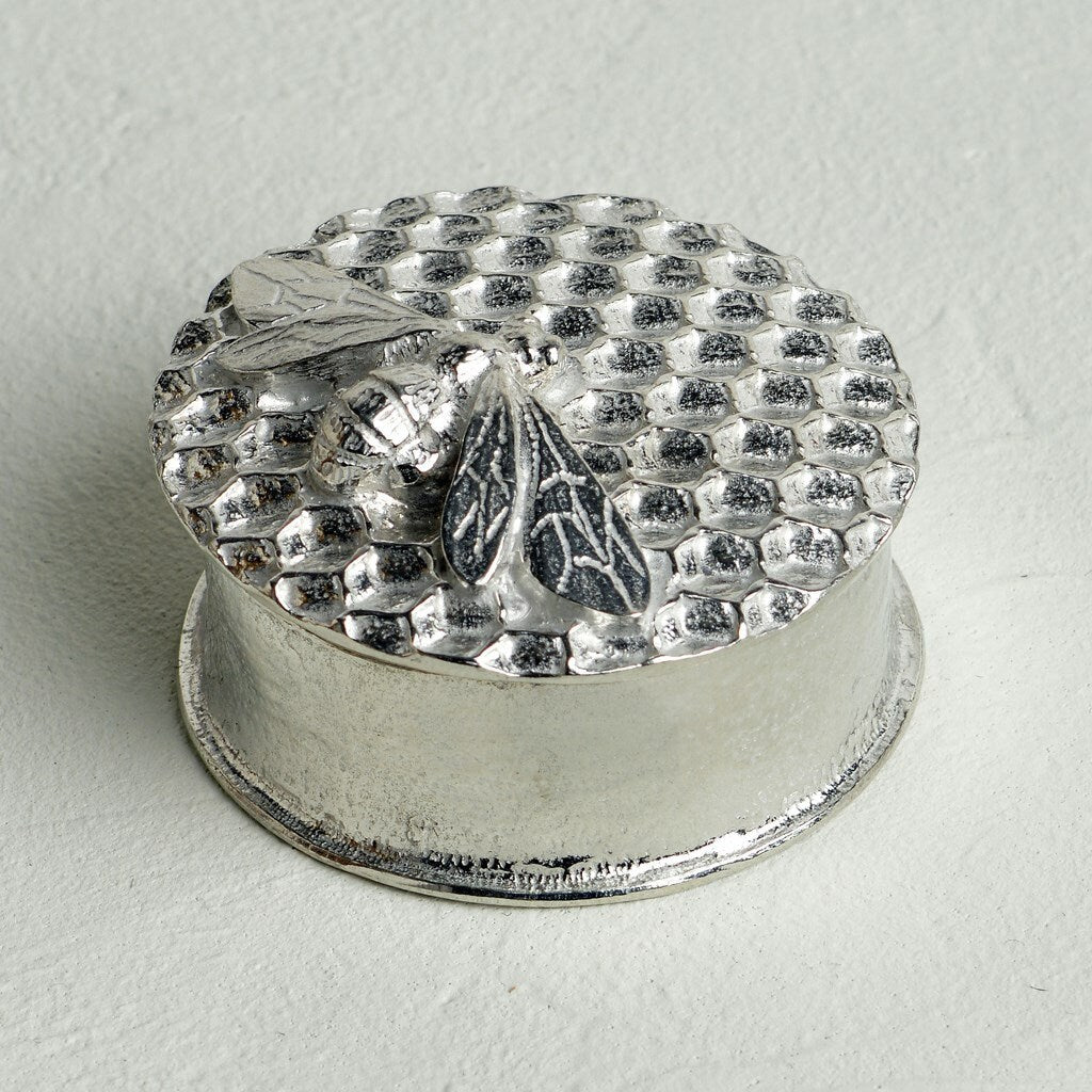 A little pewter trinket box has a honey bee resting on a bed of honeycomb on the lid. Great gifts for bee lovers, beekeepers and conservationists alike. Bee gifts, made in Britain.