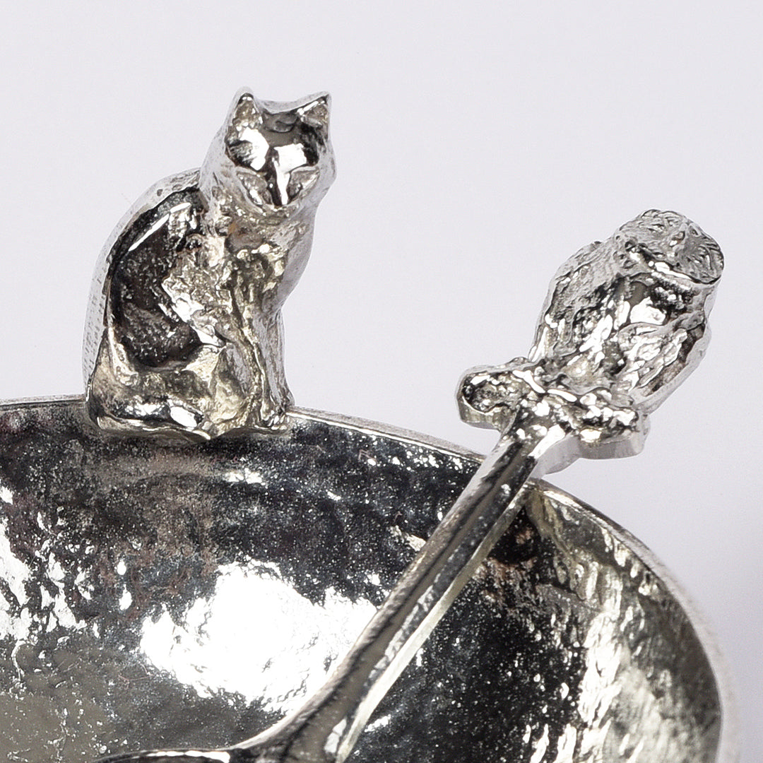 A 9cm diameter textured circular pewter bowl with a charming cat on the edge of the dish and a detailed owl spoon. A perfect 10th (Tin) ten year wedding anniversary gift (Our pewter is 95% tin). The perfect gift for any loving couple!