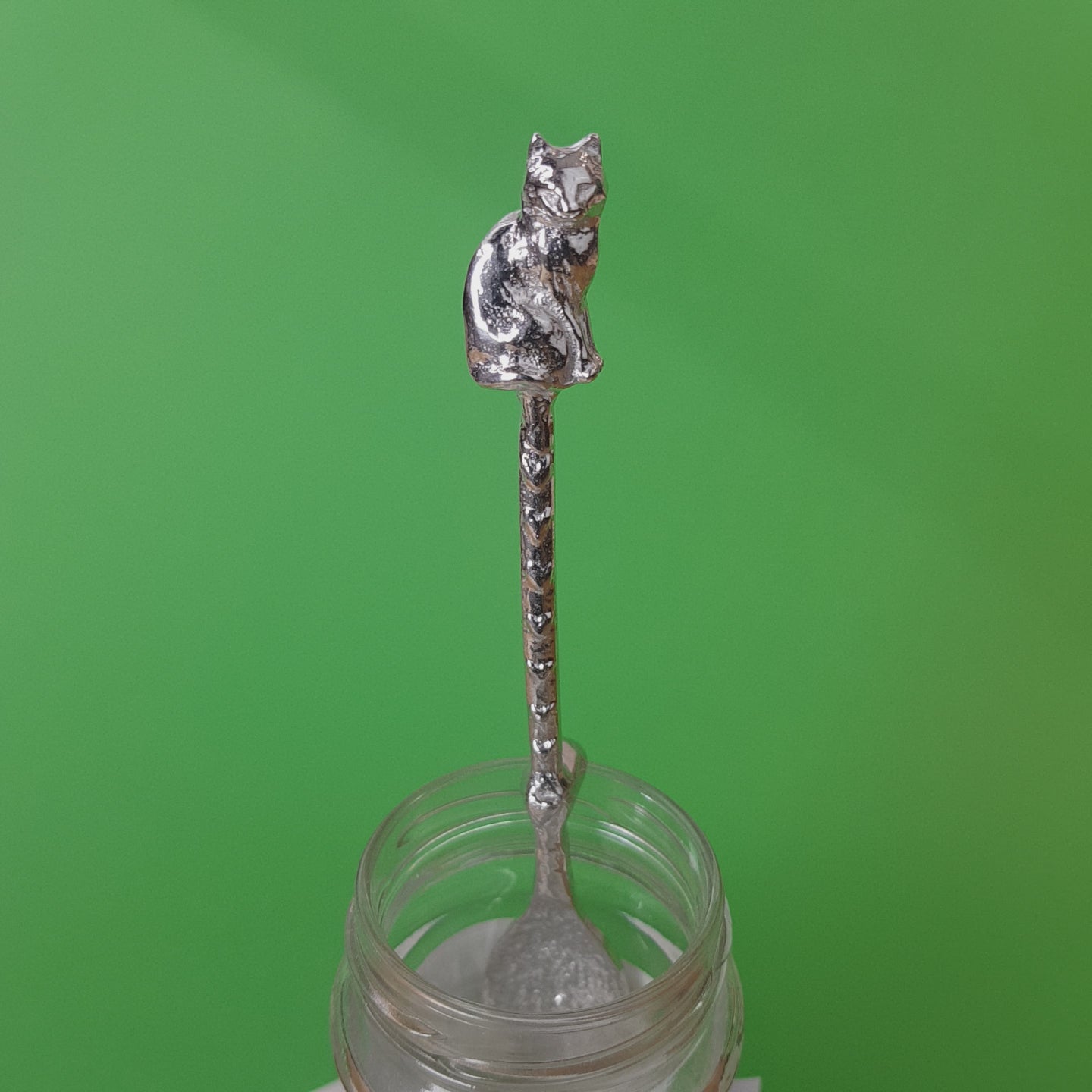Long pewter jam spoon with a hook to hang on any jar. The top of the spoon has a cat sculpture on it.