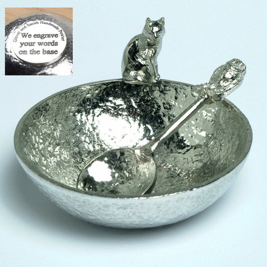 A 9cm diameter textured circular pewter bowl with a charming cat on the edge of the dish and a detailed owl spoon. A perfect 10th (Tin) ten year wedding anniversary gift (Our pewter is 95% tin). The perfect gift for any loving couple!