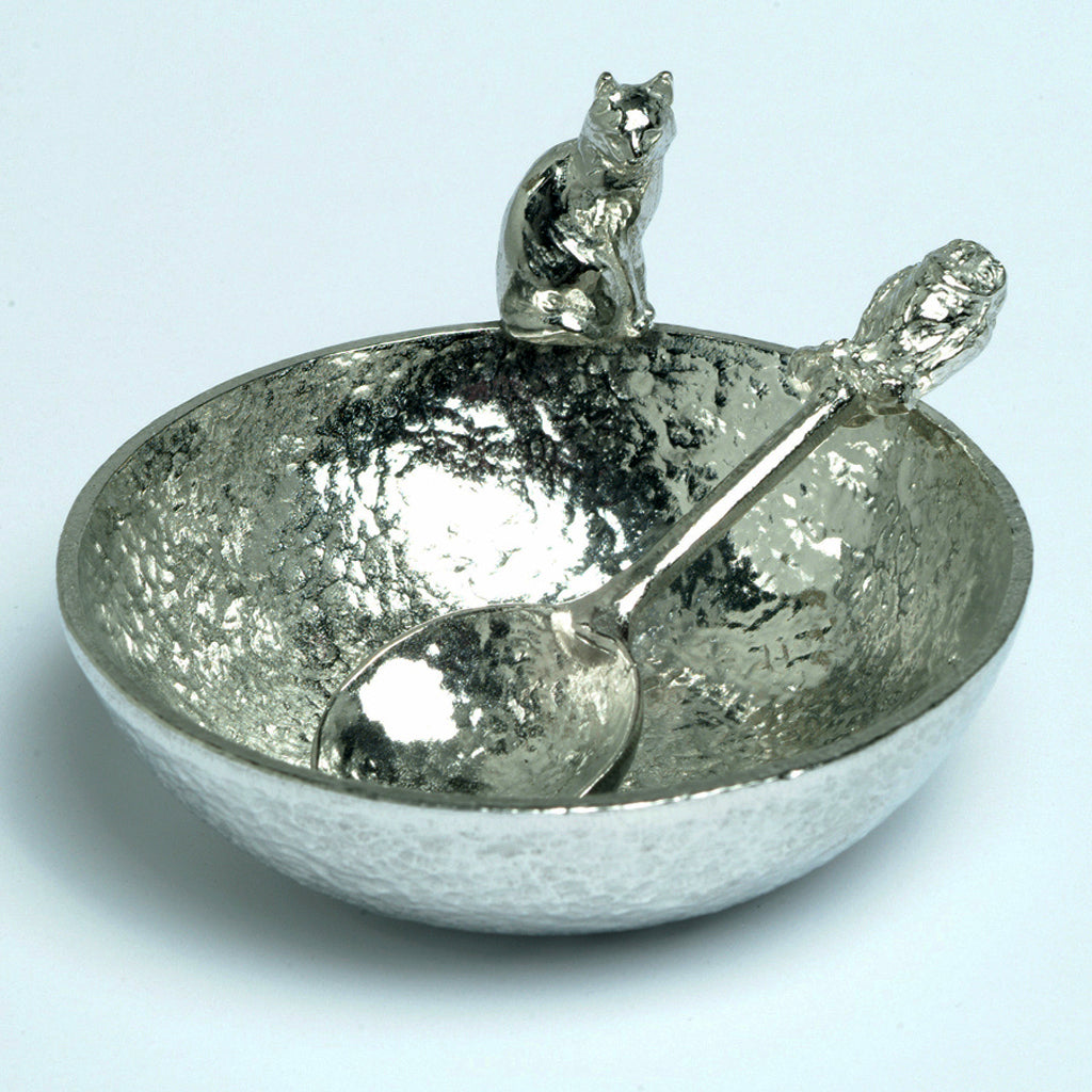 A 9cm diameter textured circular pewter bowl with a charming cat on the edge of the dish and a detailed owl spoon. A perfect 10th (Tin) ten year wedding anniversary gift (Our pewter is 95% tin). The perfect gift for any loving couple!
