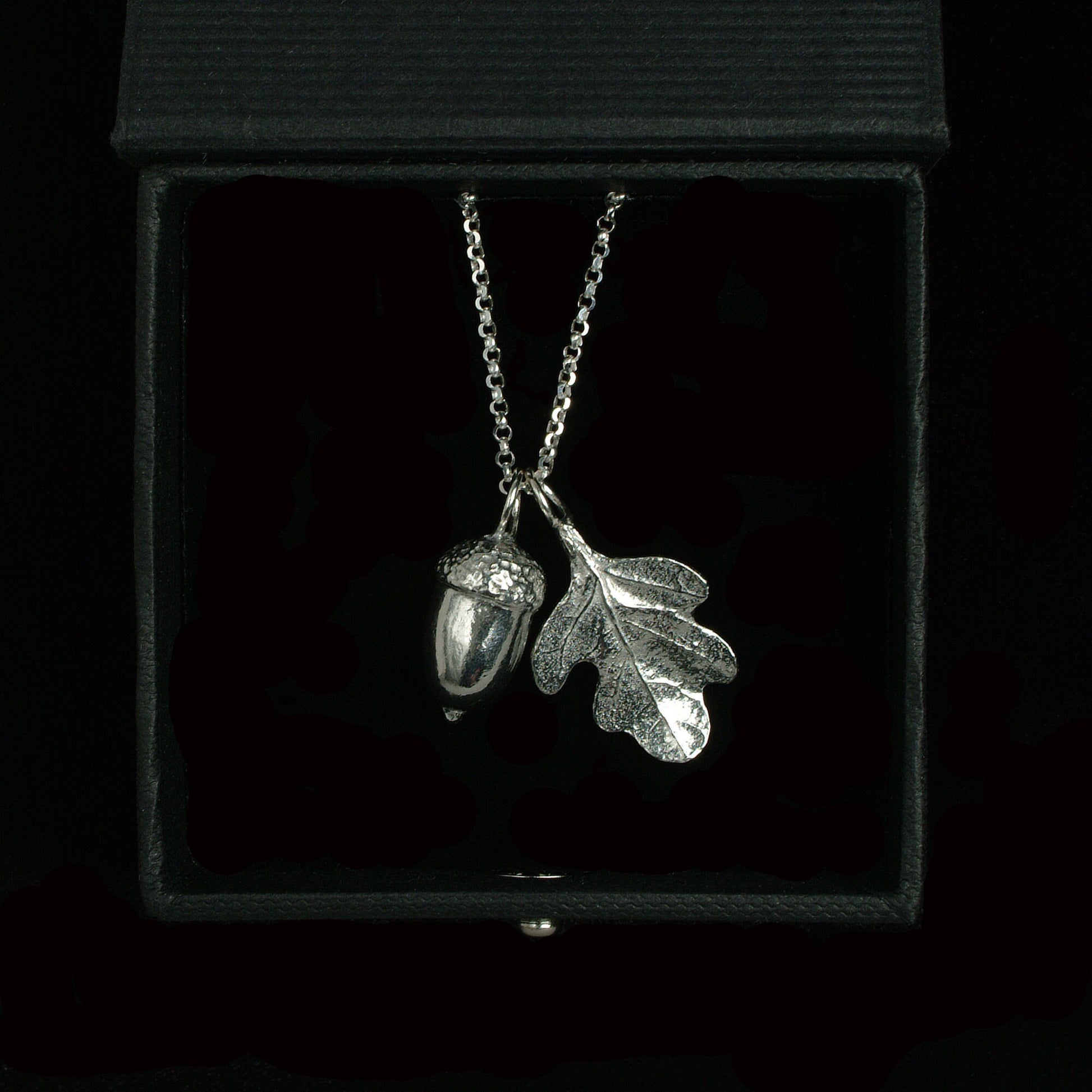 A delicate and detailed pewter oak leaf and acorn necklace on an 18" Sterling silver chain. Great jewellery gifts for her. The perfect 10th tin 10 year wedding anniversary gift (Our pewter is 95% tin). Made in Britain with love.