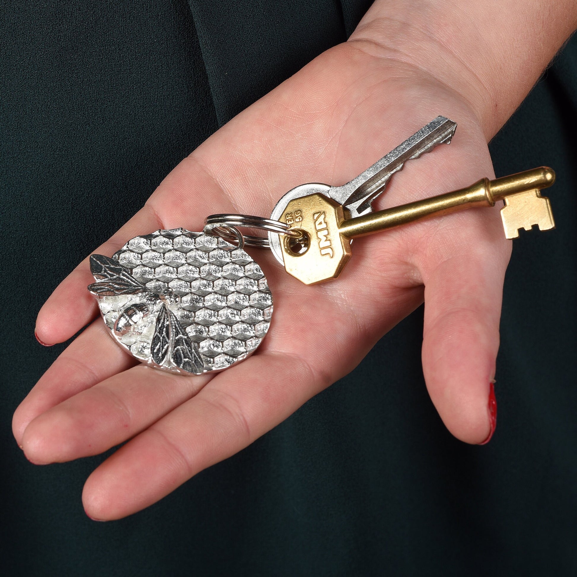 A solid pewter keyring, a bee sits on a honeycomb disc on a quality stainless steel ring. Gifts for bee lovers, bee gifts. Gifts for gardeners, gardeners gifts, useful gifts, housewarming gifts handmade in the UK