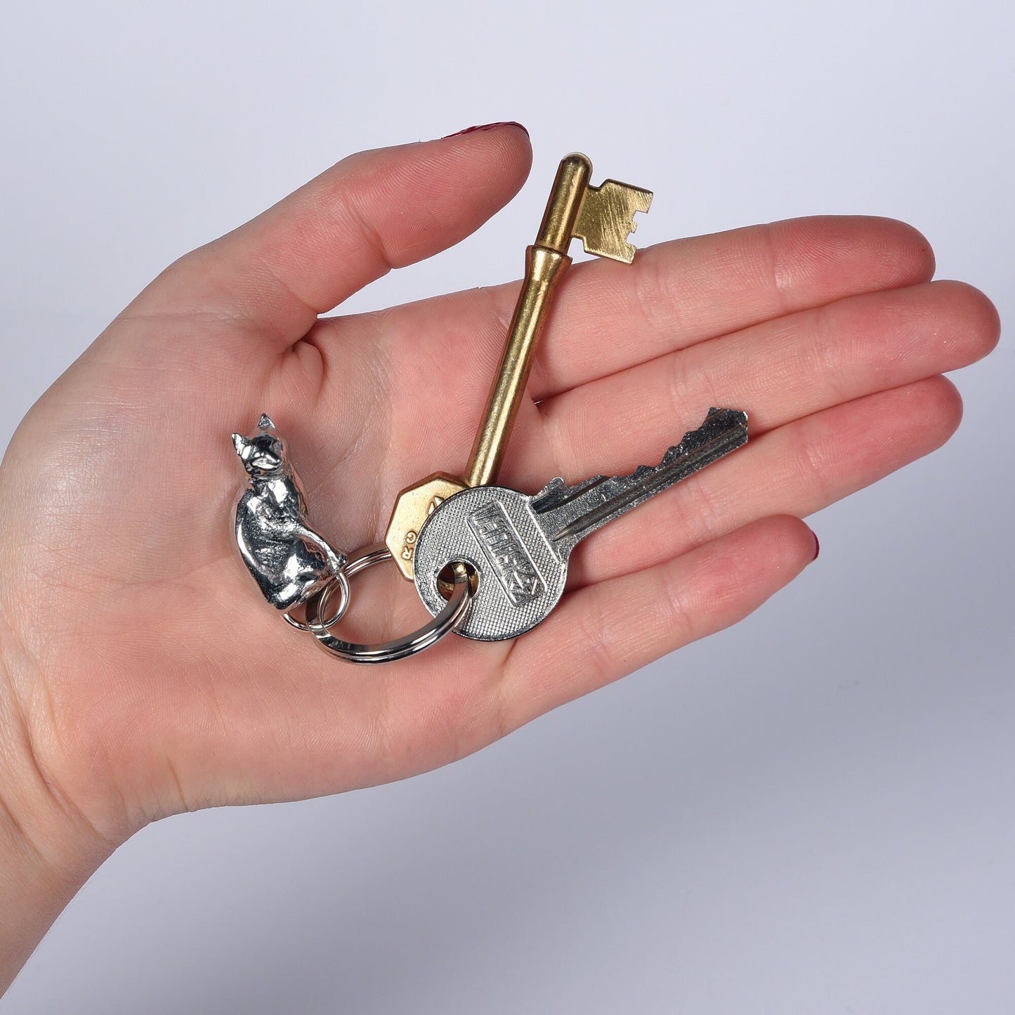 An elegant and beautiful solid pewter cat keyring on a quality stainless steel ring. Cat gifts, gifts for cat lovers, Pewter keyring gifts. Housewarming gifts.