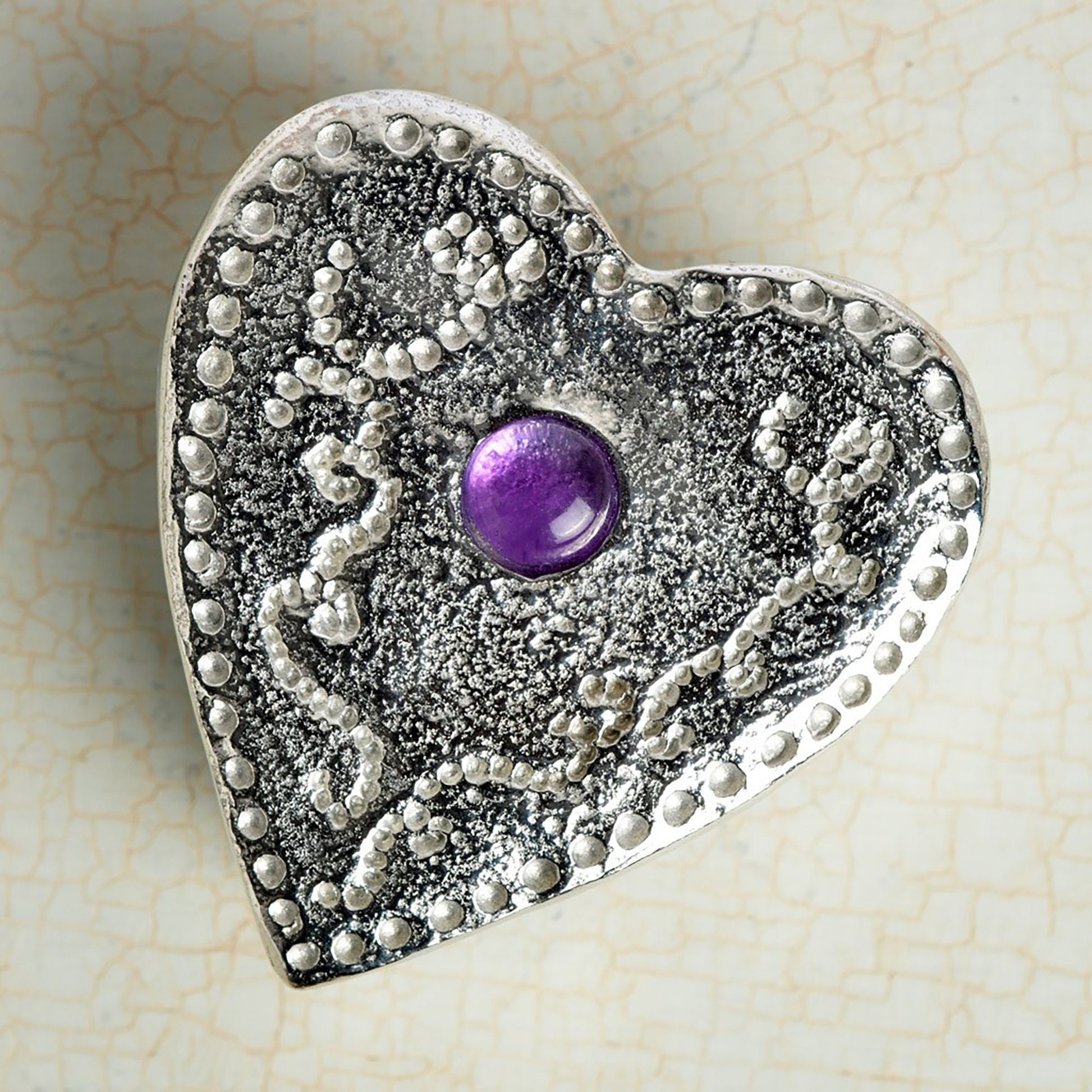 A personalised heart shaped pewter keepsake box has an amethyst stone in the middle. The underside of the lid can be engraved with your personalised message. A perfect 10th (Tin) ten year wedding anniversary gift (Our pewter is 95% tin). 