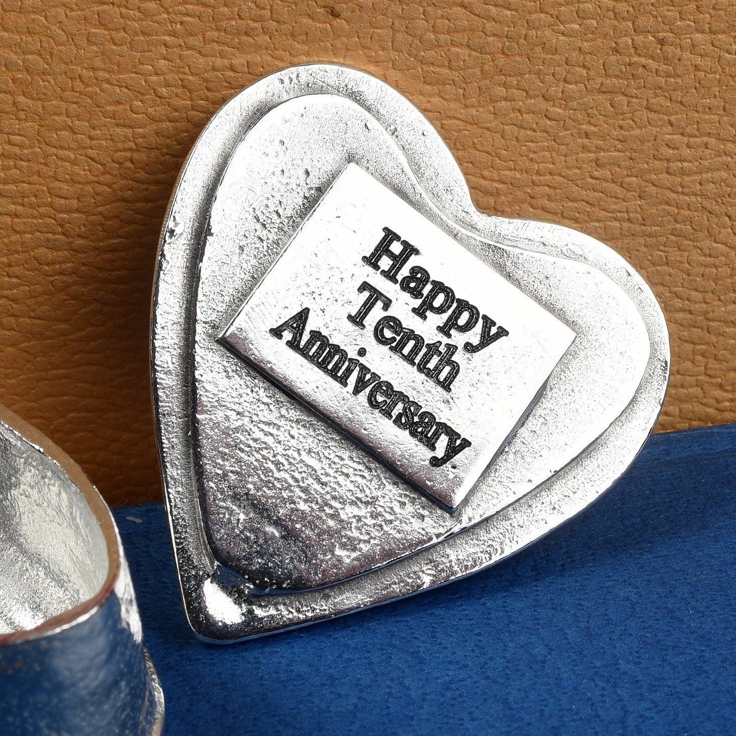 A personalised heart shaped pewter keepsake box has an amethyst stone in the middle. The underside of the lid can be engraved with your personalised message. A perfect 10th (Tin) ten year wedding anniversary gift (Our pewter is 95% tin). 