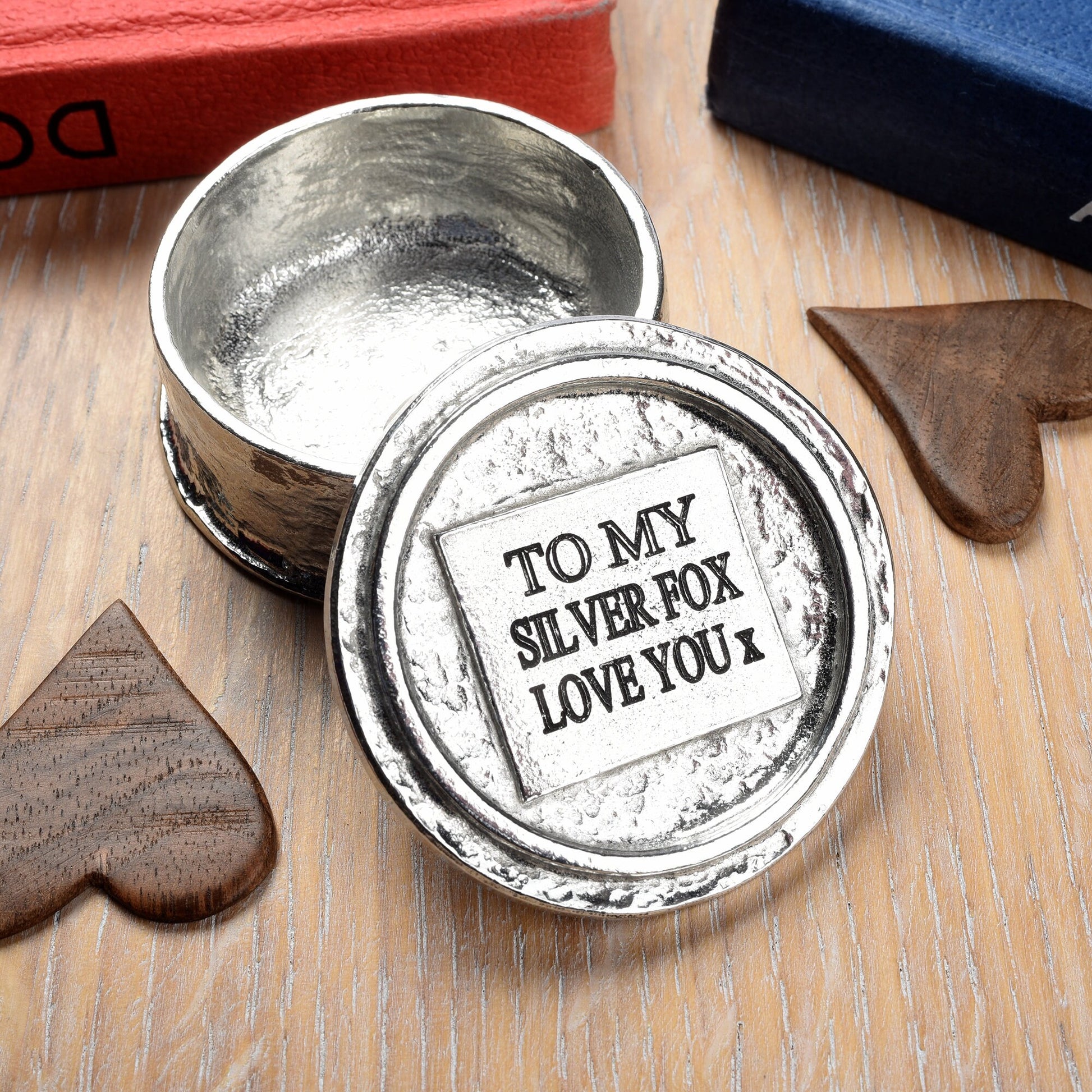 Fox pewter personalised trinket box. Our round keepsake box features a fox sculpture as a handle. The underside of the lid can be engraved with your personalised message. A perfect 10th (Tin) ten year wedding anniversary gift (Our pewter is 95% tin).