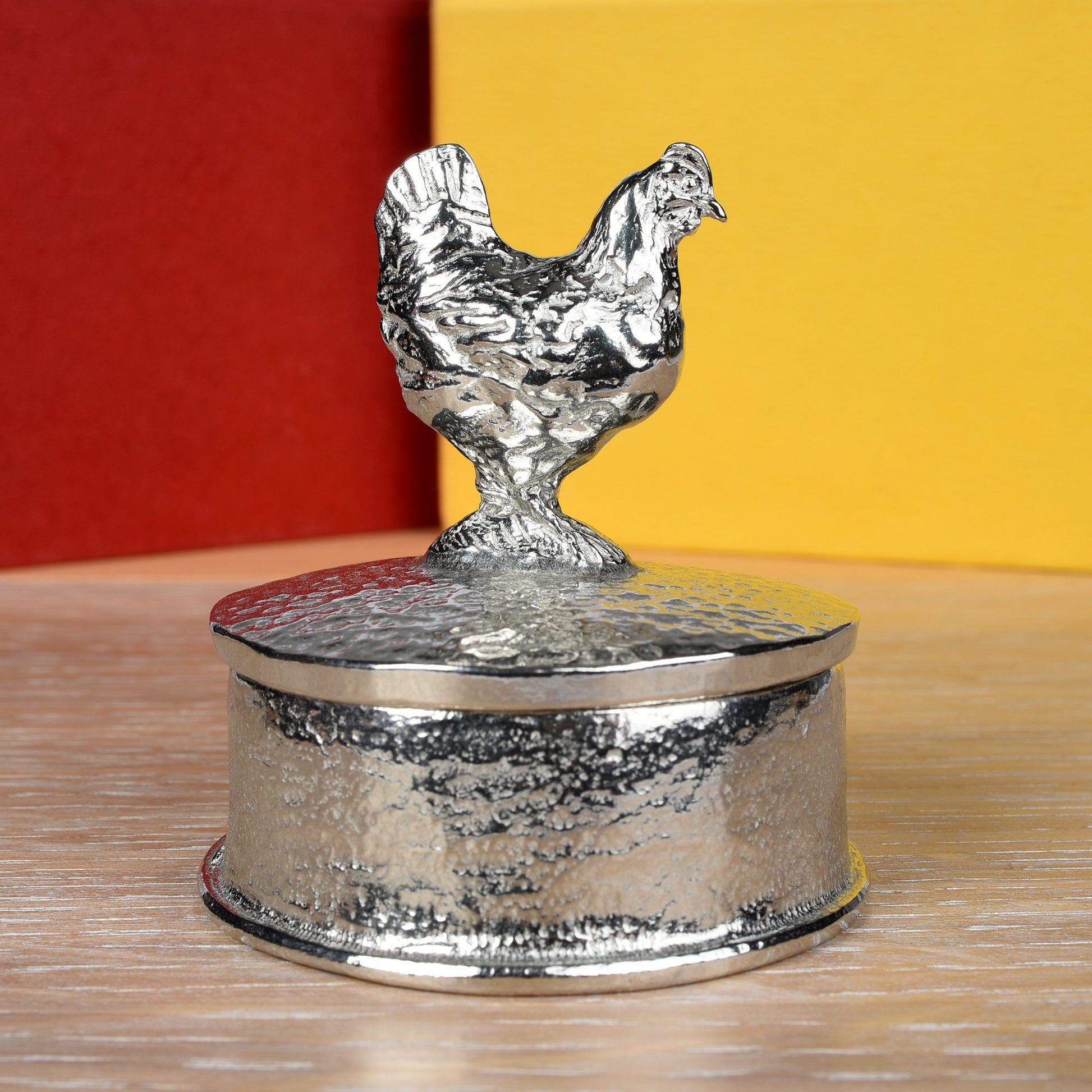 Chicken pewter personalised trinket box. Our round keepsake box has a chicken sculpture as a handle. The underside of the lid can be engraved with your personalised message. A perfect 10th (Tin) ten year wedding anniversary gift (Our pewter is 95% tin)