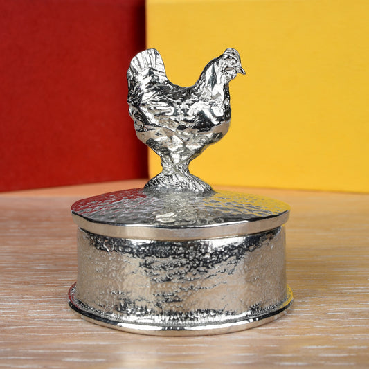 Chicken pewter personalised trinket box. Our round keepsake box has a chicken sculpture as a handle. The underside of the lid can be engraved with your personalised message. A perfect 10th (Tin) ten year wedding anniversary gift (Our pewter is 95% tin)