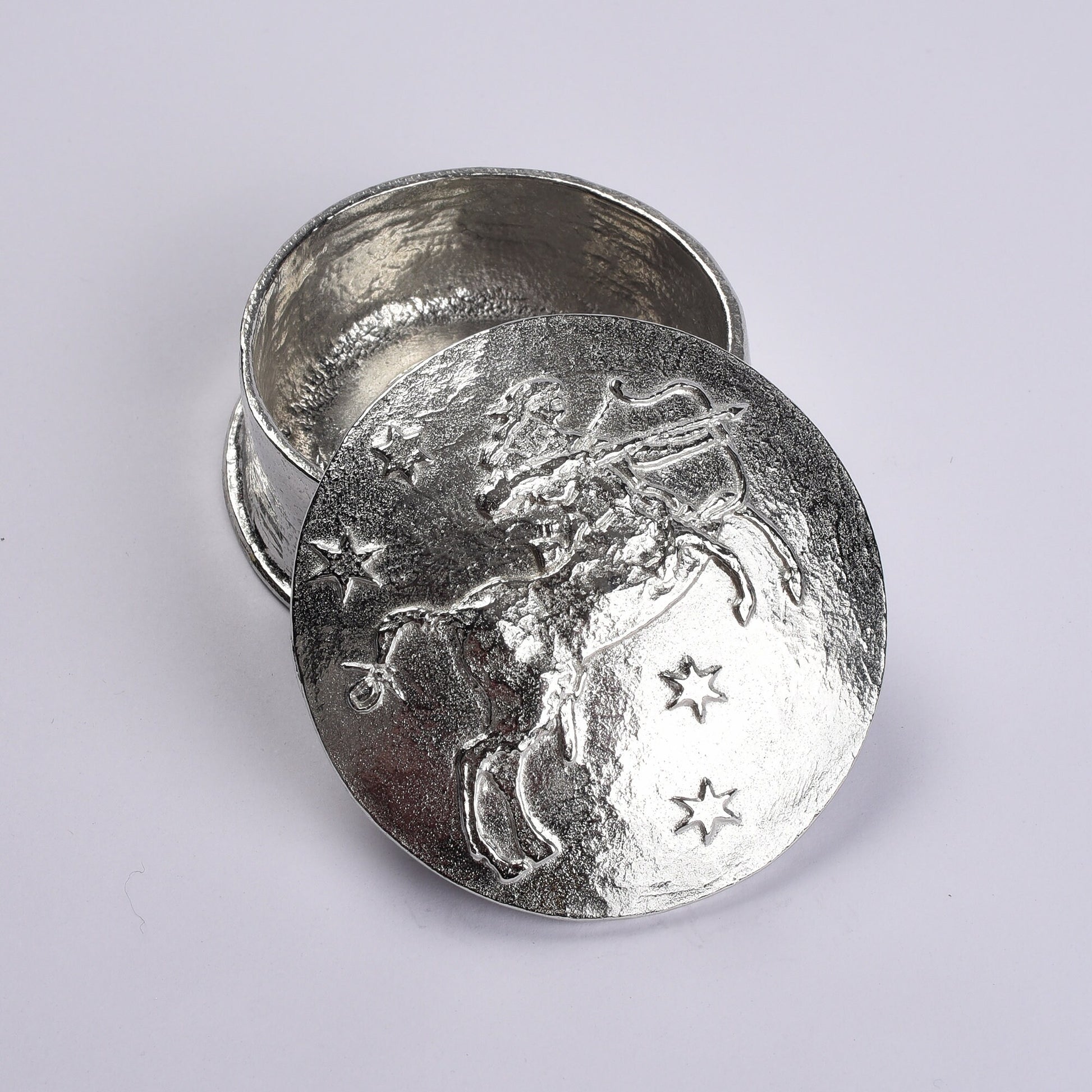 A beautifully detailed and textured Sagittarius zodiac sign guards precious treasure on this lovely personalised pewter trinket box. The underside of the lid can be engraved with your personalised message. Birthday gifts for Sagittarians