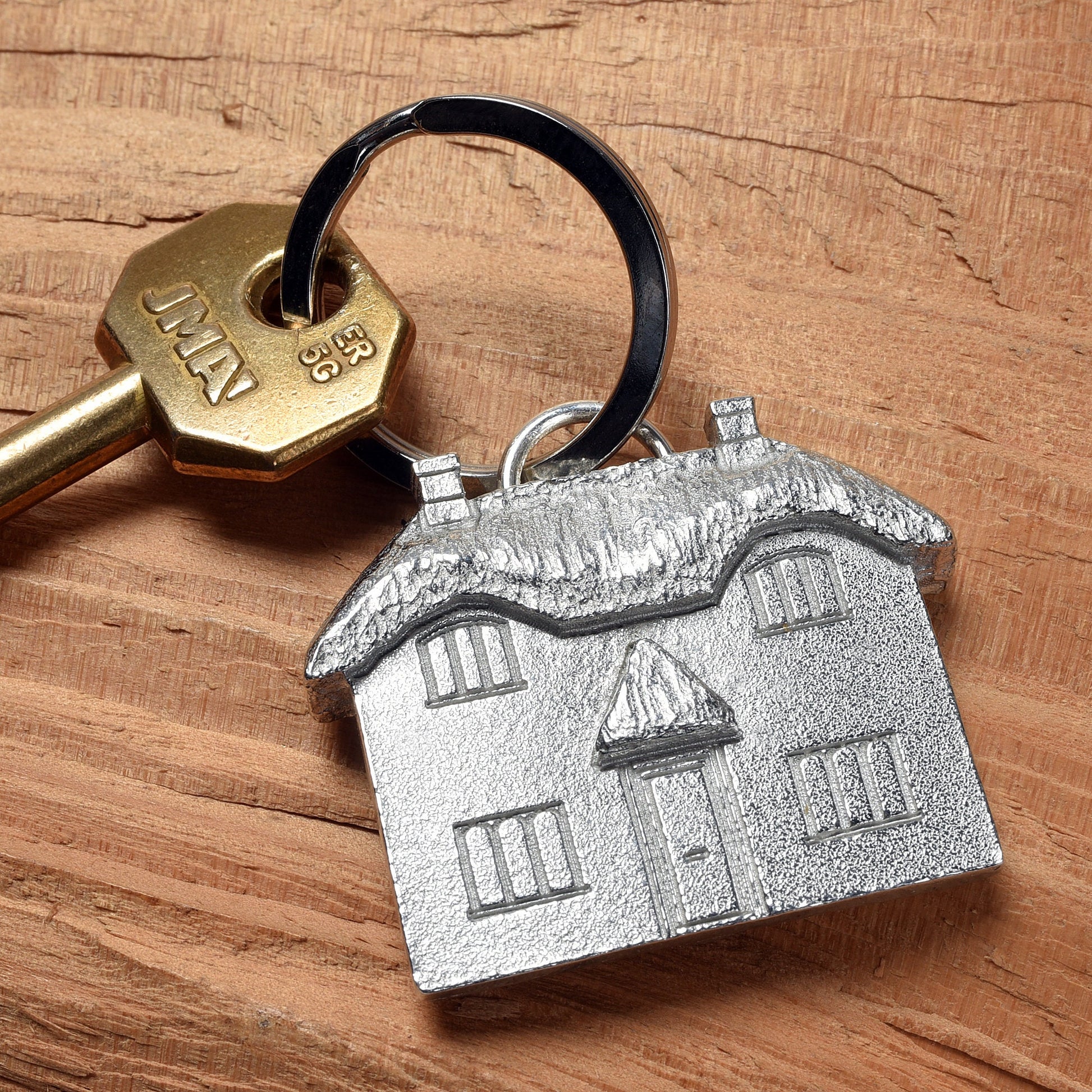 A solid pewter thatched cottage keyring on a quality stainless steel ring. Country gifts, new home gifts, useful gifts, housewarming gifts, handmade in the UK