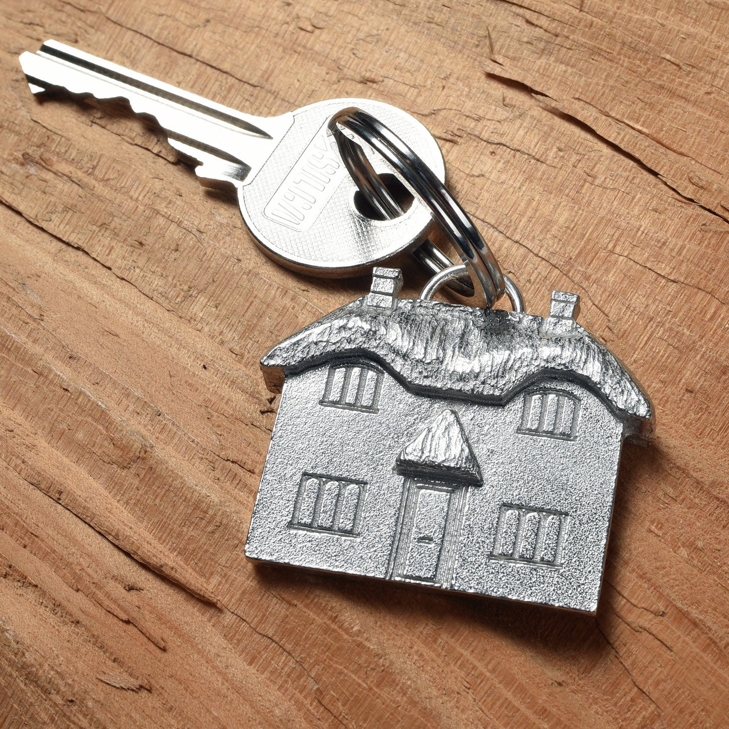 A solid pewter thatched cottage keyring on a quality stainless steel ring. Country gifts, new home gifts, useful gifts, housewarming gifts, handmade in the UK