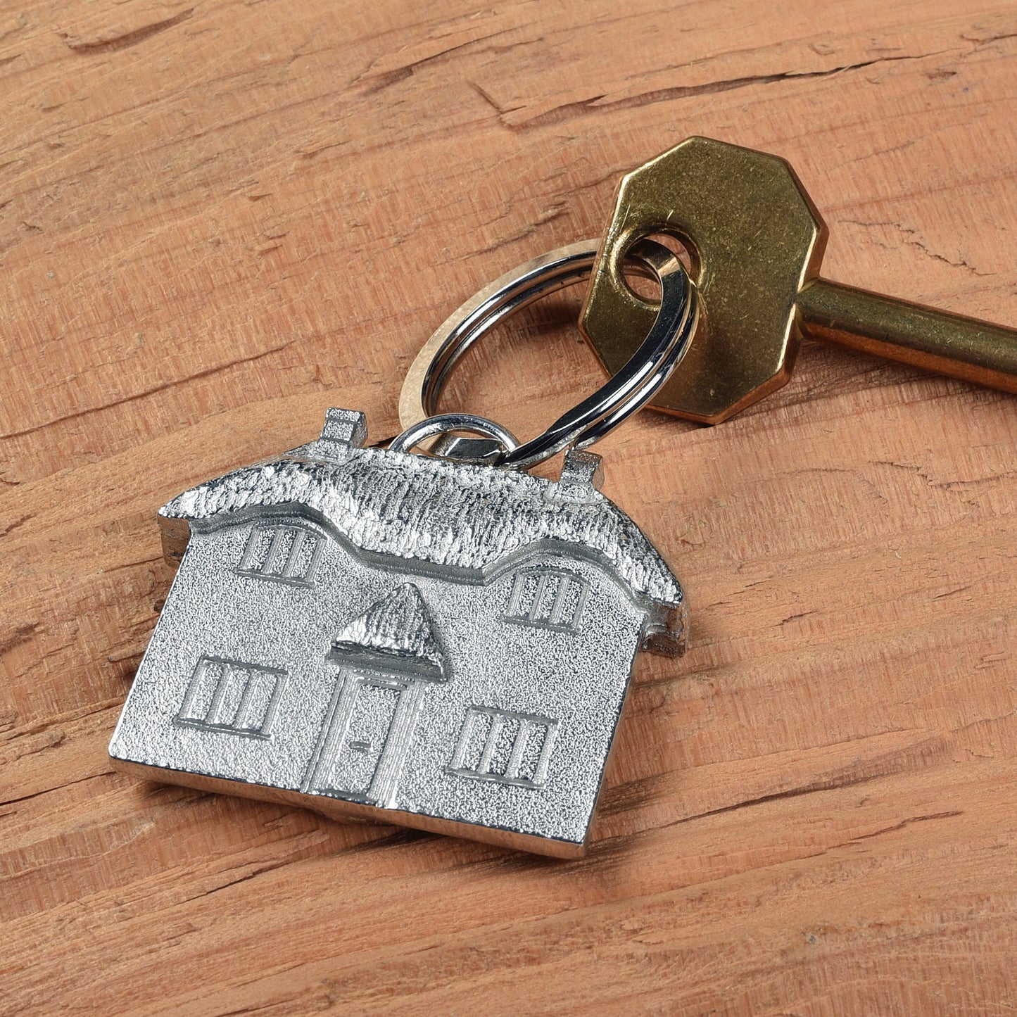 A solid pewter thatched cottage keyring on a quality stainless steel ring. Country gifts, new home gifts, useful gifts, housewarming gifts, handmade in the UK