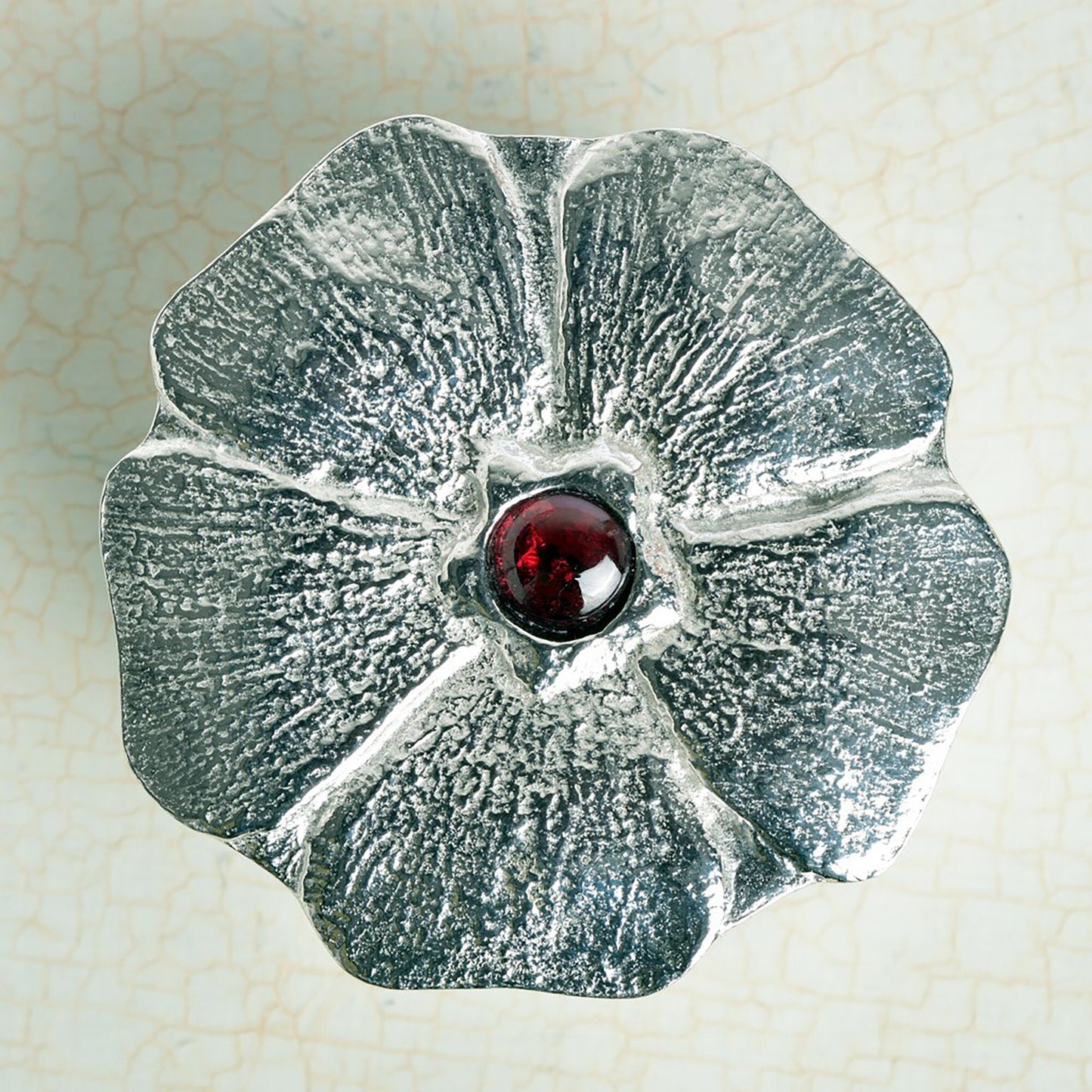 A forget me not flower pewter keepsake trinket box has a garnet stone in the middle. A perfect 10th (Tin) ten year wedding anniversary gift (Our pewter is 95% tin). Great gifts for bridesmaids or a small wedding gift.