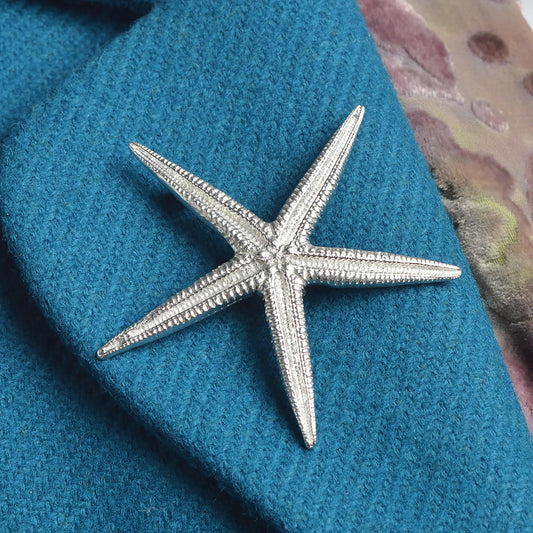 An eye catching and beautifully detailed large starfish pewter brooch. Great nautical gifts for ocean lovers. Each starfish brooch is 6.5cm (2.6 inches) tall and is attached with a metal clasp pin. Looks fabulous against dark fabrics.