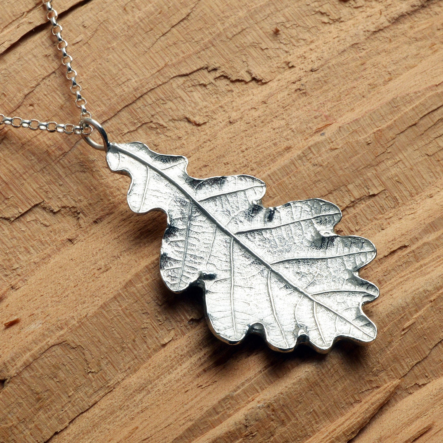 A detailed pewter oak leaf necklace on an 18" Sterling silver chain. Gifts for nature lovers, oak jewellery. Great jewellery gifts for her. The perfect 10th tin 10 year wedding anniversary gift (Our pewter is 95% tin). Made in Britain with love.