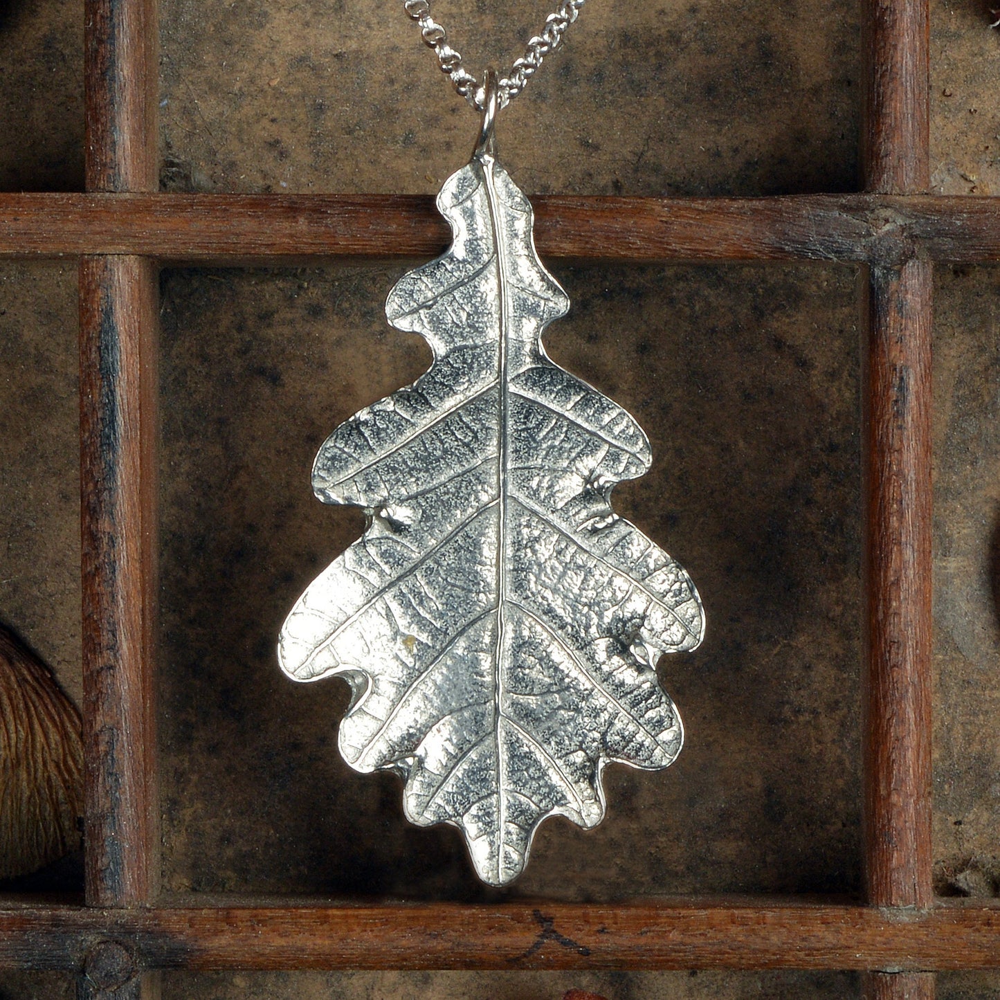 A detailed pewter oak leaf necklace on an 18" Sterling silver chain. Gifts for nature lovers, oak jewellery. Great jewellery gifts for her. The perfect 10th tin 10 year wedding anniversary gift (Our pewter is 95% tin). Made in Britain with love.