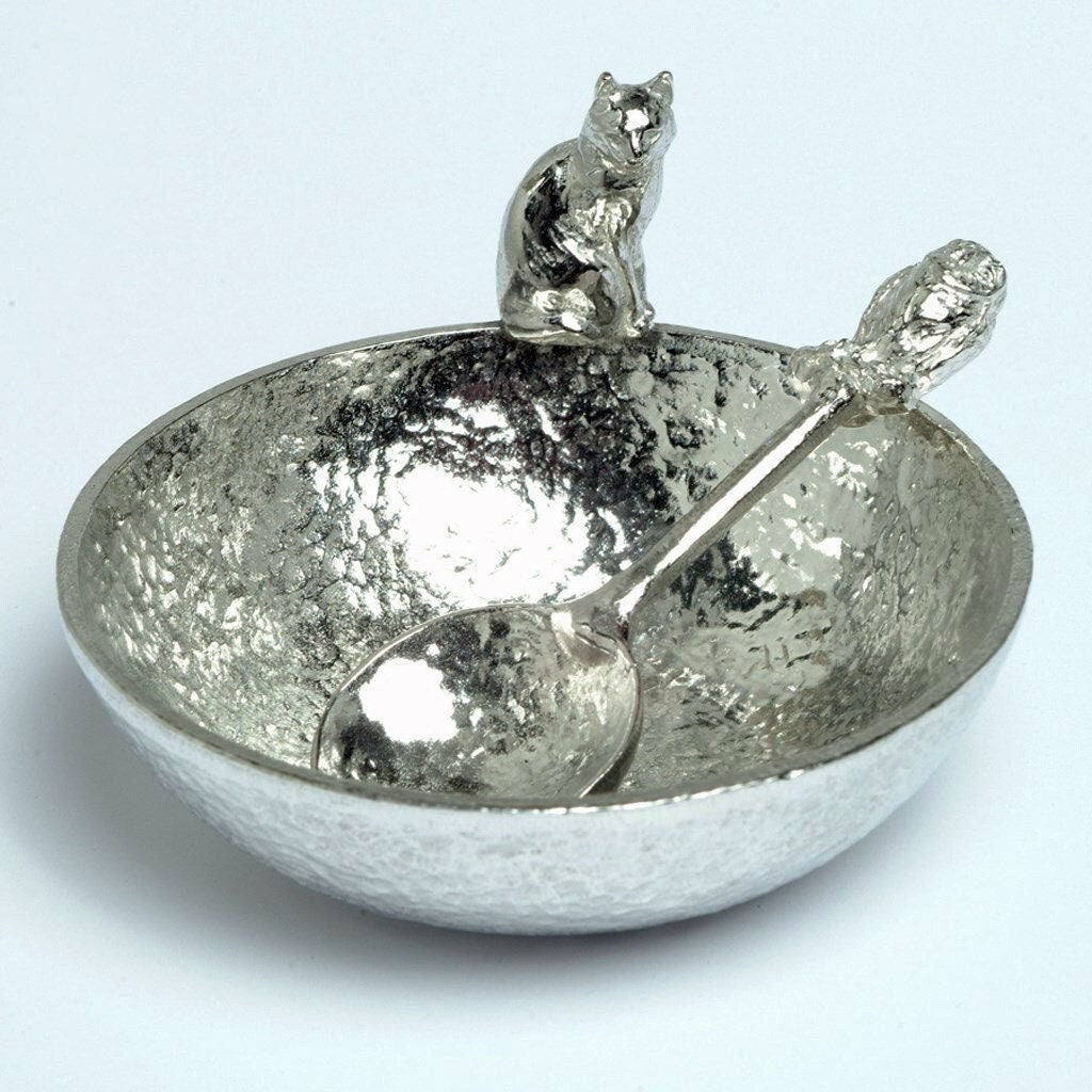 A 9cm diameter textured circular pewter bowl with a charming cat on the edge of the dish and a detailed owl spoon. A perfect 10th (Tin) ten year wedding anniversary gift (Our pewter is 95% tin). The perfect gift for any loving couple!