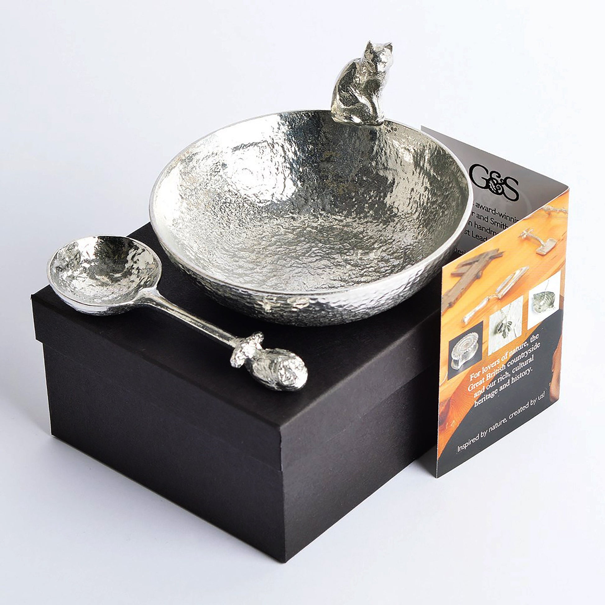 A 9cm diameter textured circular pewter bowl with a charming cat on the edge of the dish and a detailed owl spoon. A perfect 10th (Tin) ten year wedding anniversary gift (Our pewter is 95% tin). The perfect gift for any loving couple!