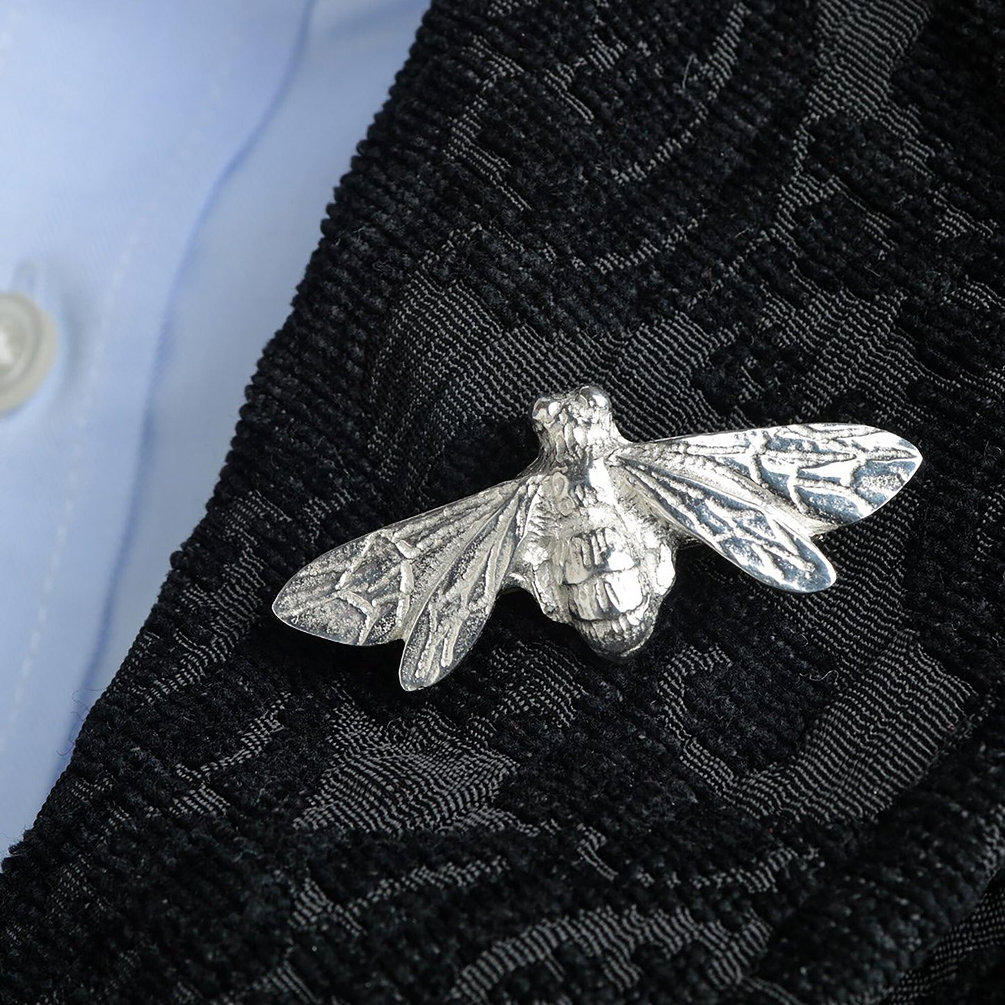  A beautifully detailed pewter honey bee brooch. Gifts for bee lovers, bee gifts. This attractive bee brooch features delicately 'lacey' wings and an intricately sculpted body in celebration of our much-loved honey bees.