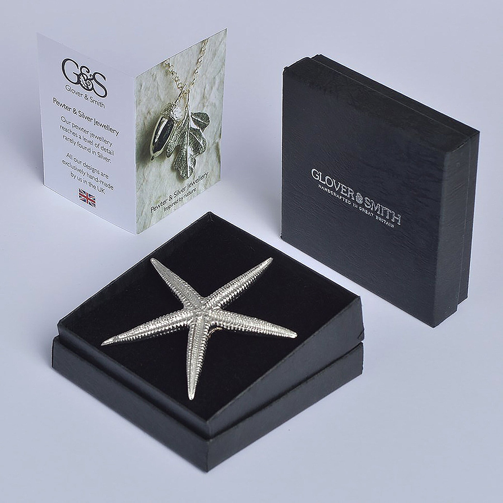 An eye catching and beautifully detailed large starfish pewter brooch. Great nautical gifts for ocean lovers. Each starfish brooch is 6.5cm (2.6 inches) tall and is attached with a metal clasp pin. Looks fabulous against dark fabrics.