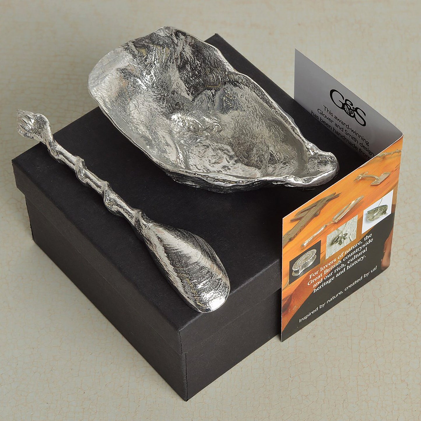 A beautifully detailed pewter oyster shell shaped bowl and mussel spoon set. The silver coloured oyster bowl is ideal for sea salt, sugar, mustard etc. The accompanying spoon has a mussel shell bowl and a small shell finial on an entwining stem.