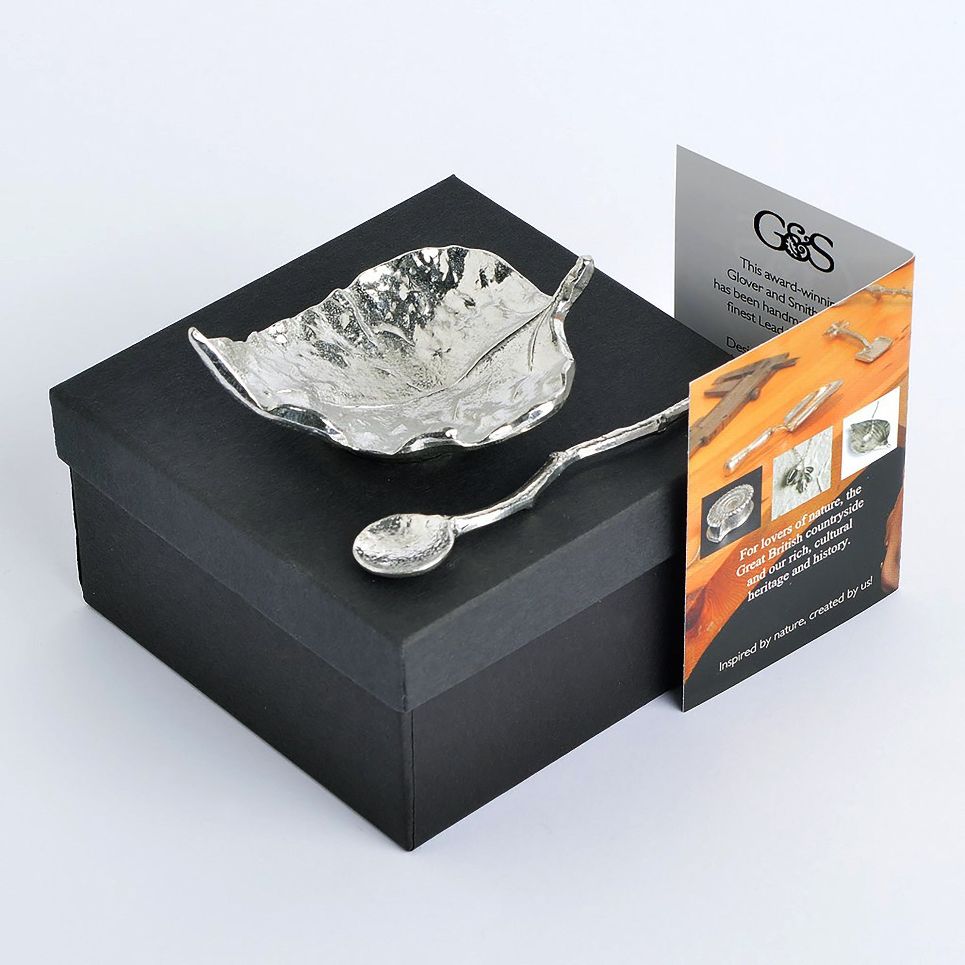 A gorgeously detailed decorative little pewter beech leaf shaped bowl and spoon set. The delicate silver coloured leaf bowl is ideal for sea salt, sugar, mustard etc. The accompanying little spoon has a tiny twig for a stem.